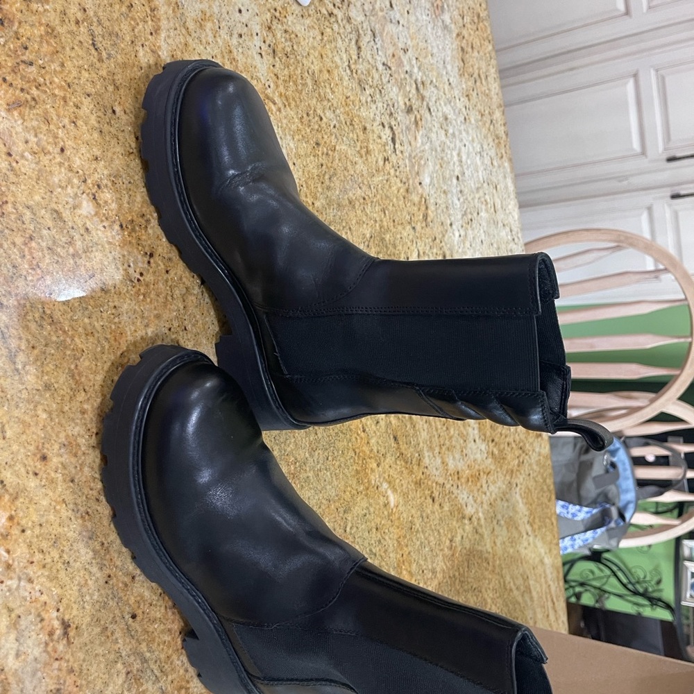 Vagabond Black Leather Chelsea Boots brand new euro size 39. US size 8.5-9 - Picture 12 of 12